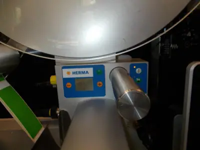 M15449D - KBA sıcak damgalama cihazlı HERMA 400 etiketleme makinesi